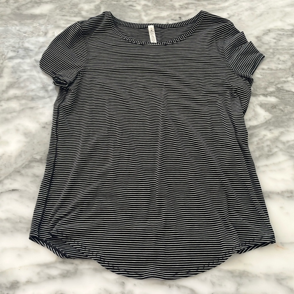 Lululemon Size 8 shirt. Excellent condition.